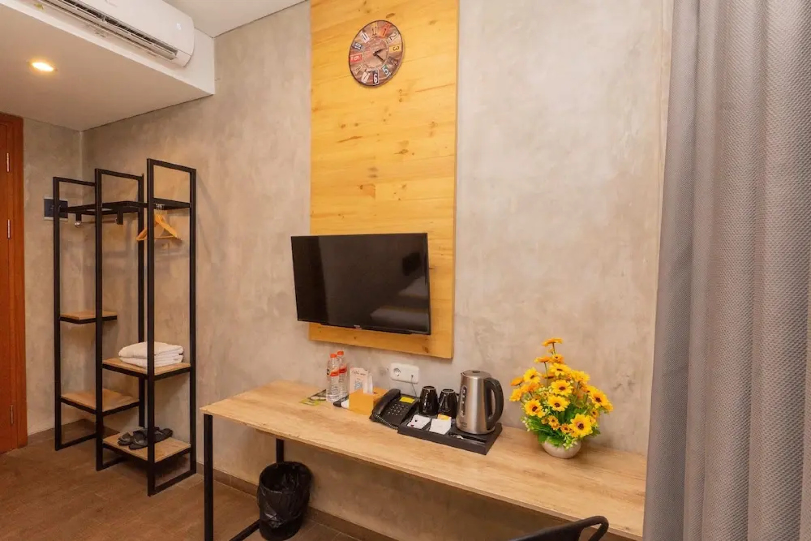 Summerville Hotel & Coffee Shop