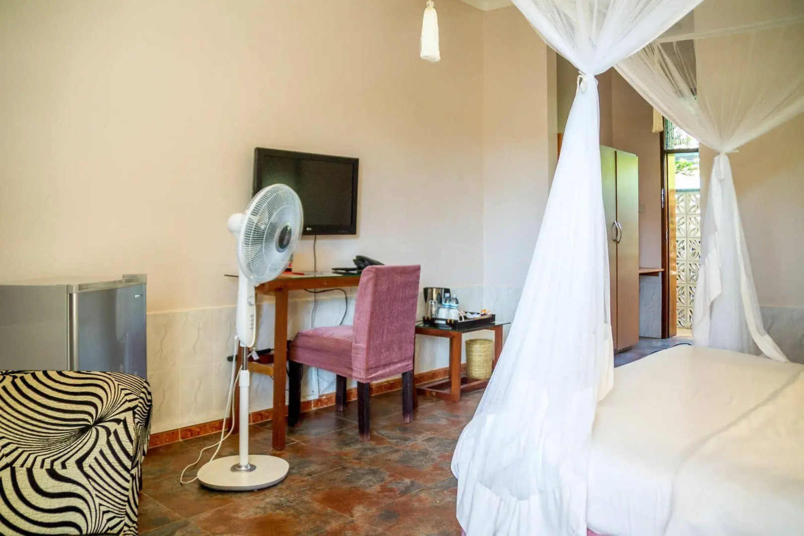 2 Friends Beach Hotel