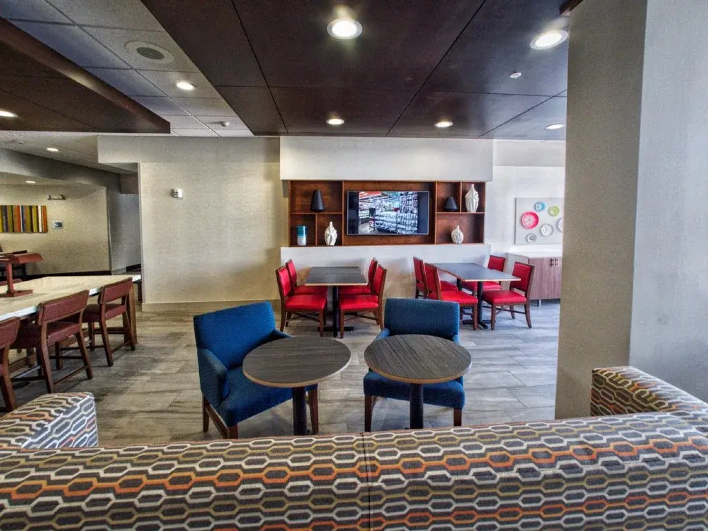Holiday Inn Express & Suites Moore by IHG