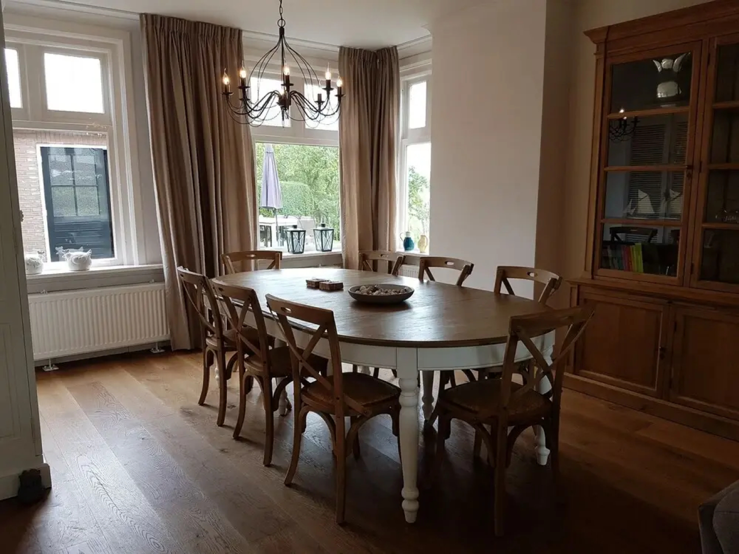 Spacious Farmhouse in Ijzendijke With Garden