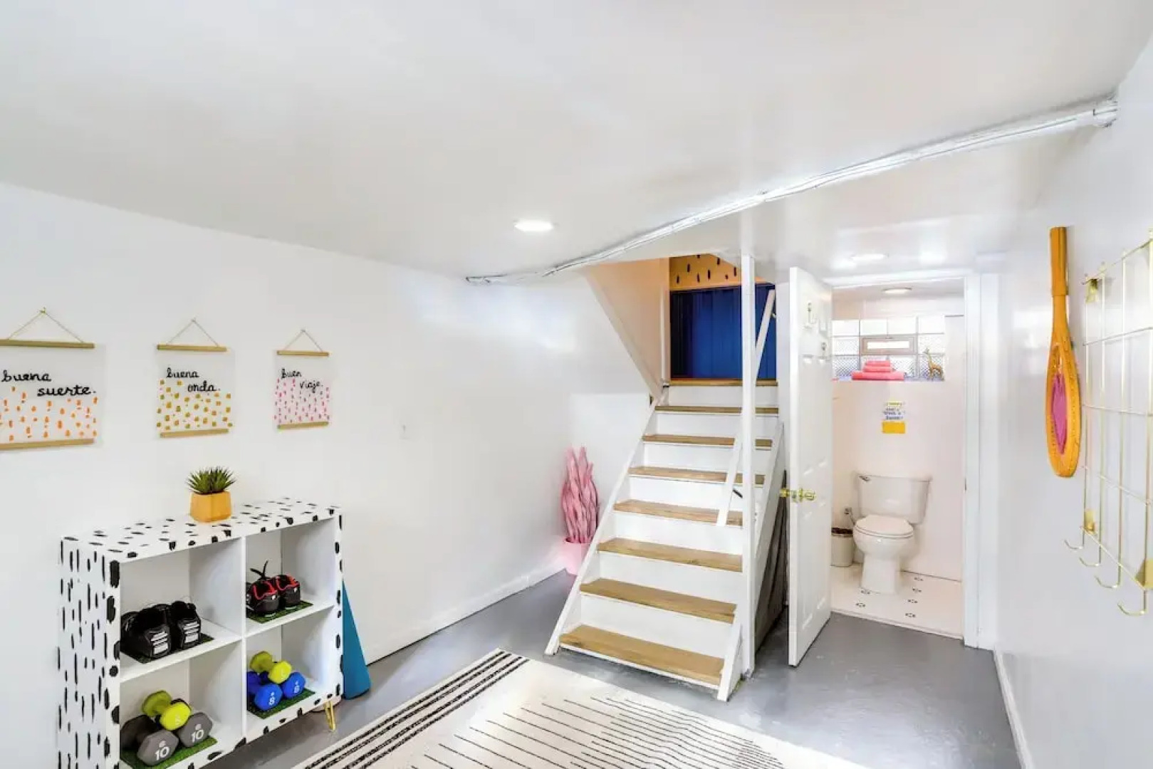 Gordon Square Studio ~ 4 Mi to Downtown Cleveland!