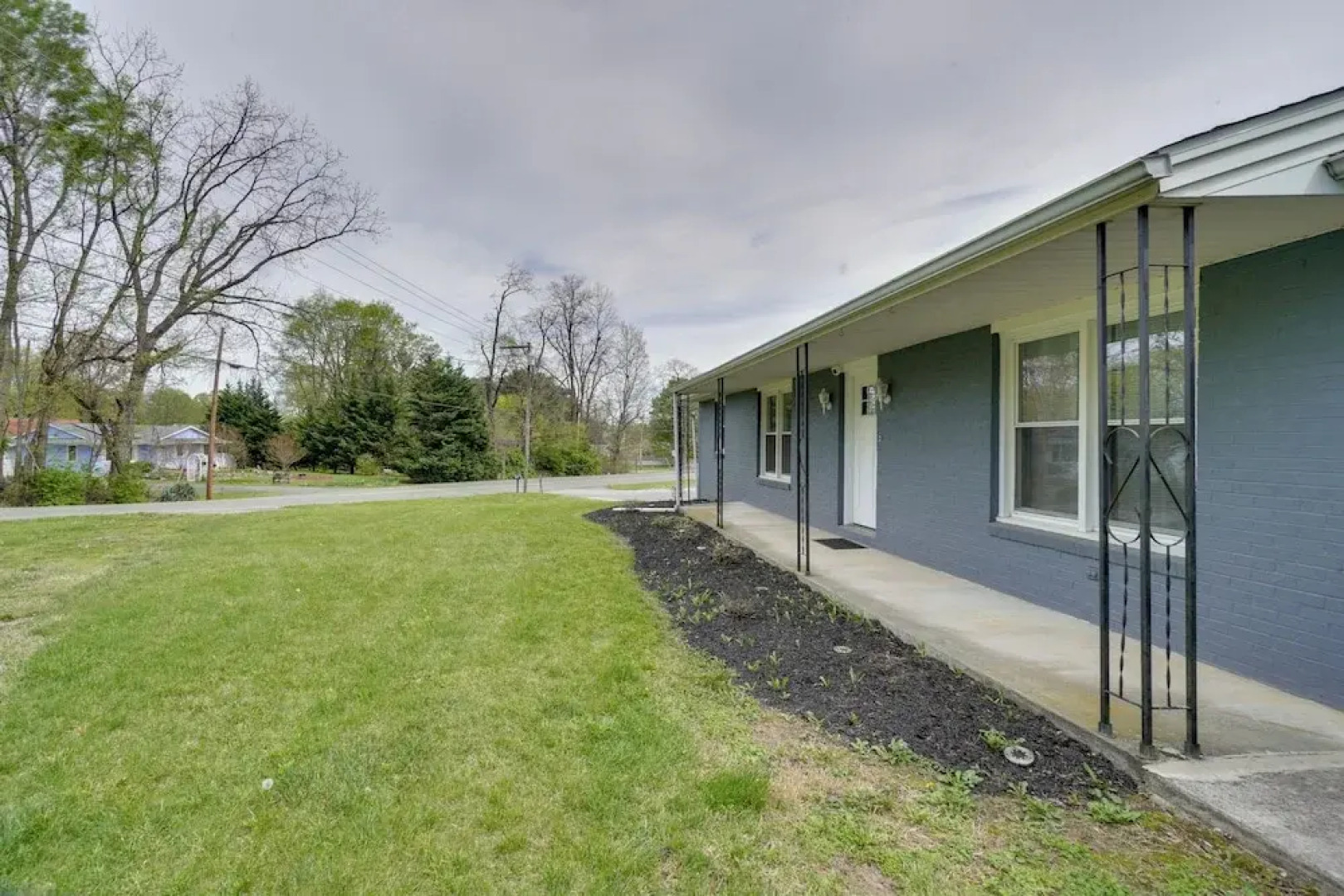 Walk to Stores: Home in Historic Shepherdstown!