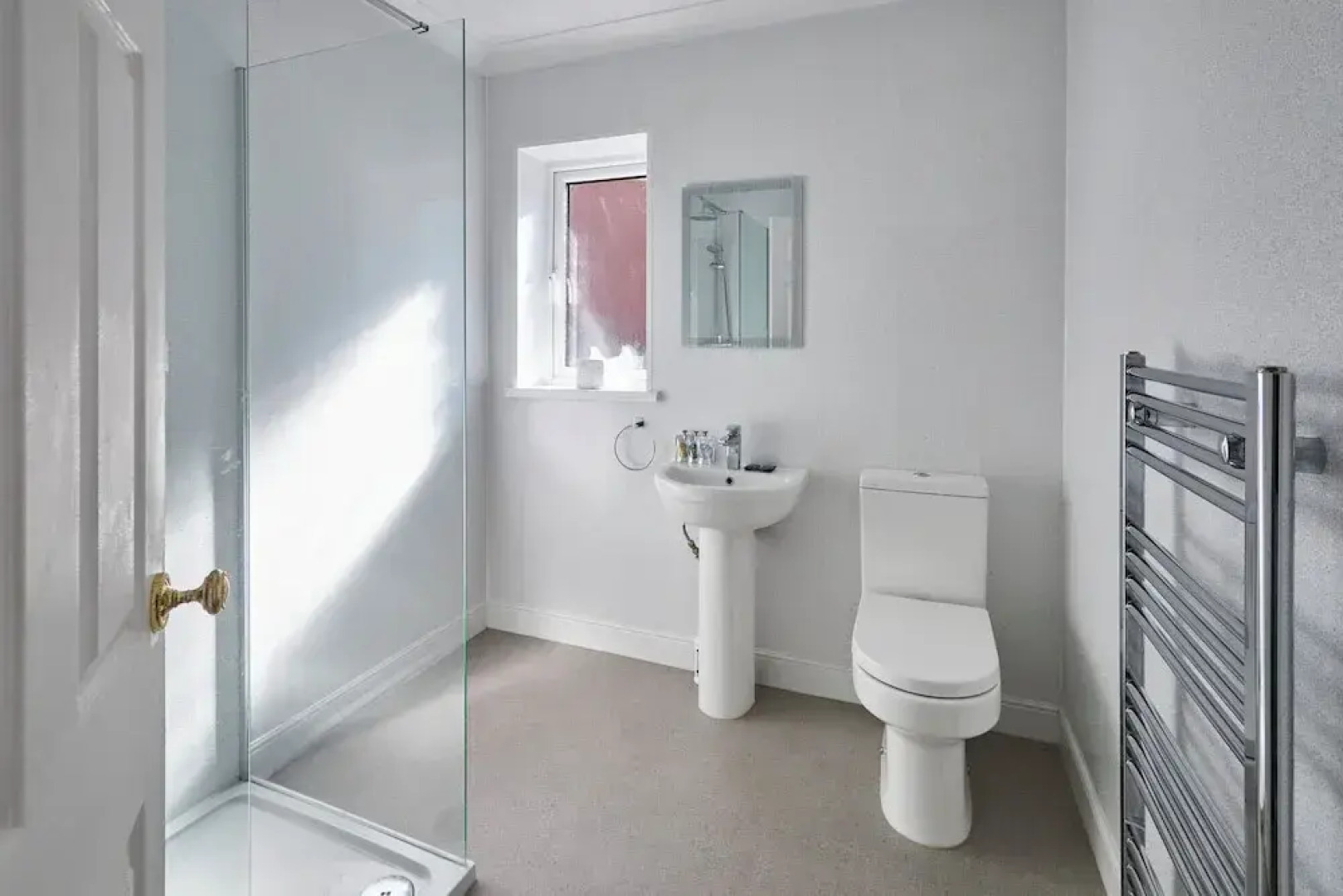 Host Stay White Rose