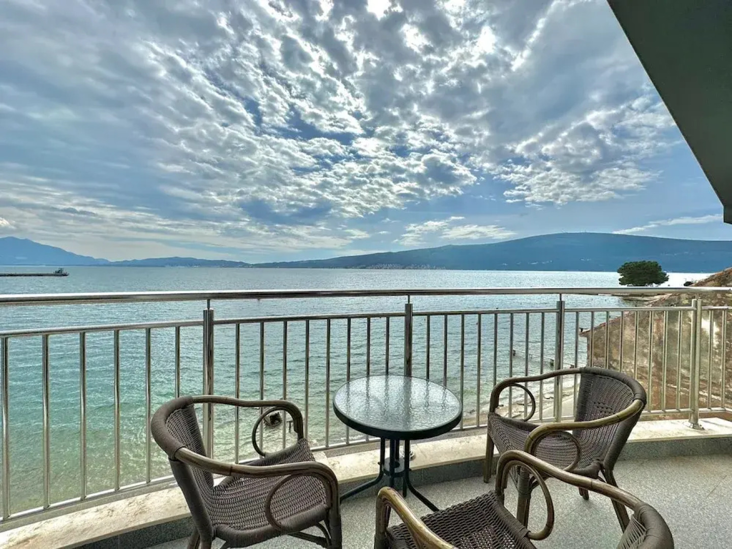 Seaside apartments Zlokovic