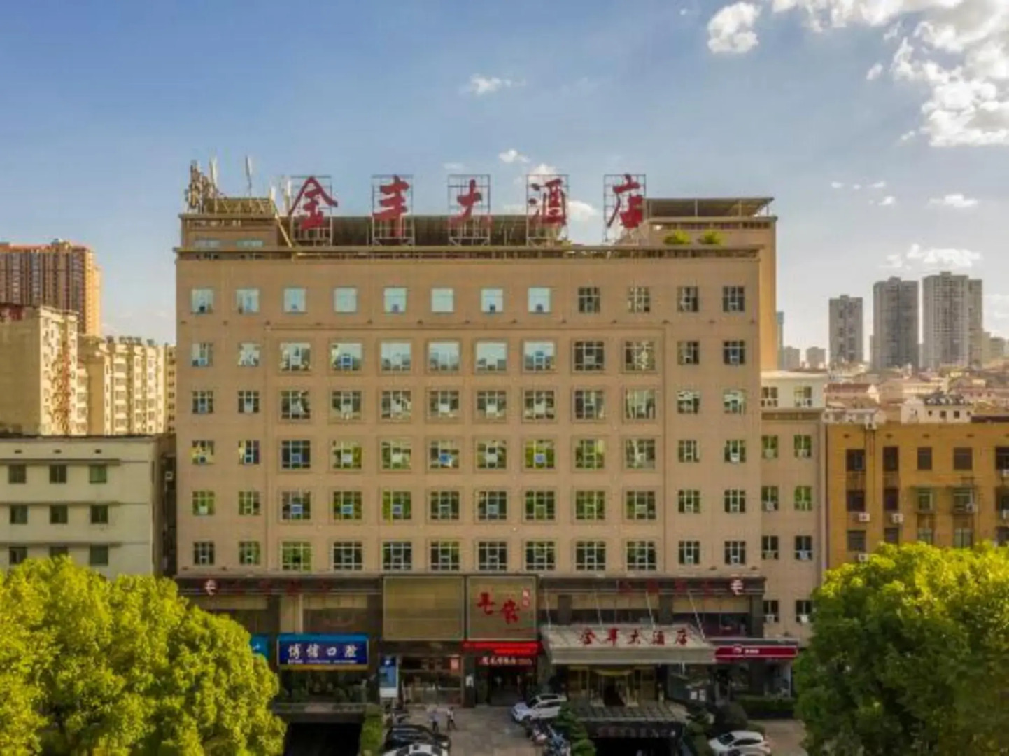 Jinfeng Hotel (Louxing Square Spring Garden Pedestrian Street Store)