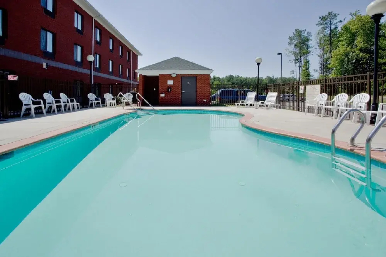 Holiday Inn Express & Suites Suffolk