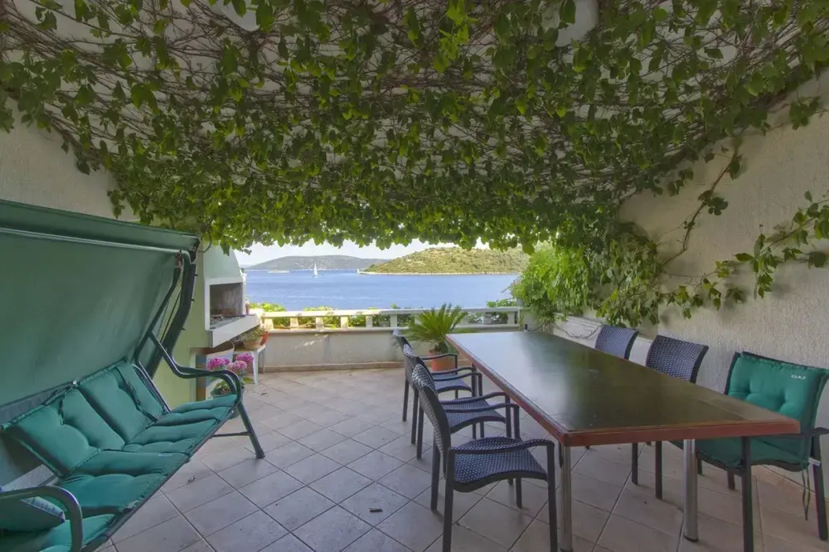 Tonka - 10 m From Beach - A6