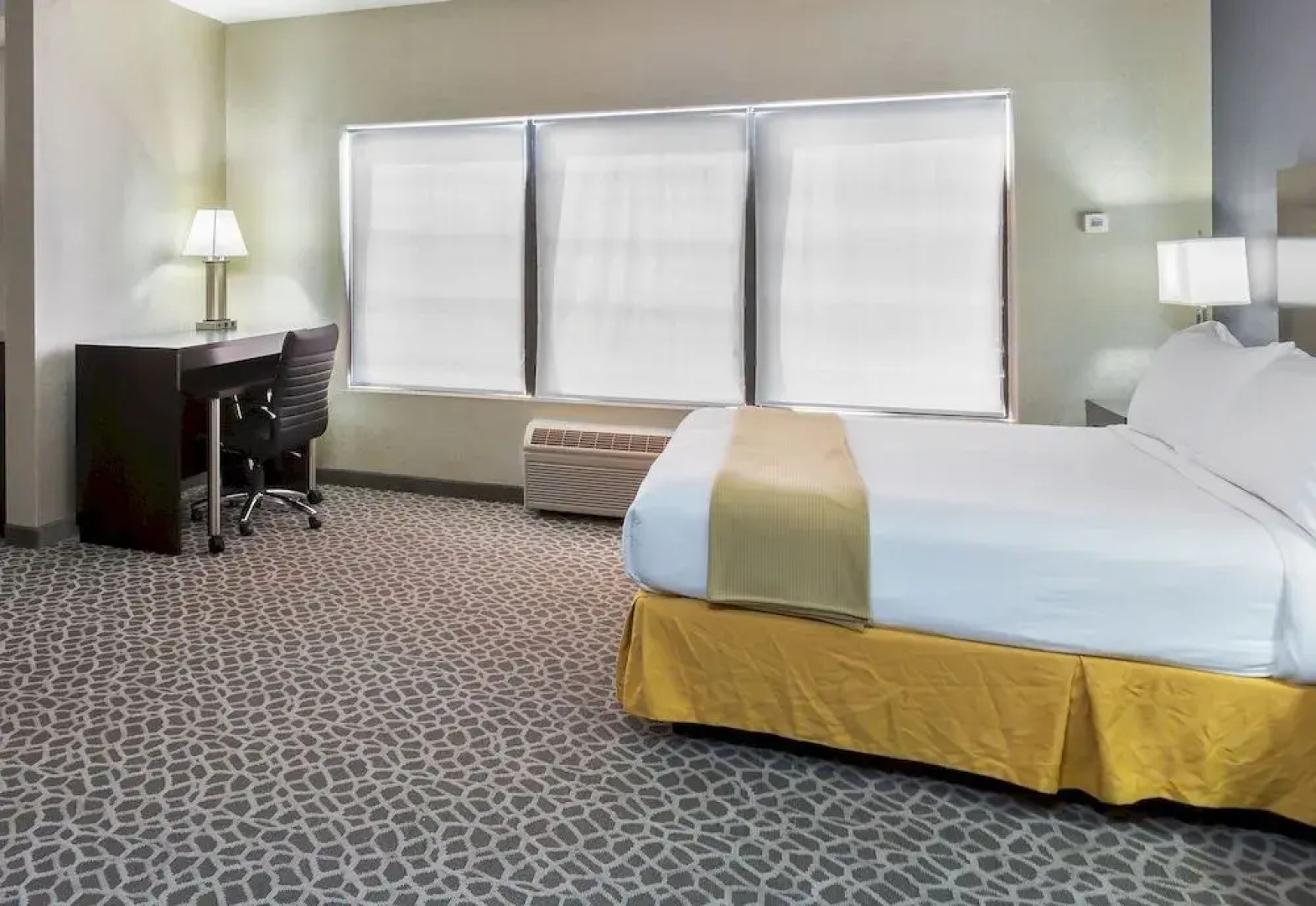 Holiday Inn Express Hotel & Suites Mt. Holly, An Ihg Hotel