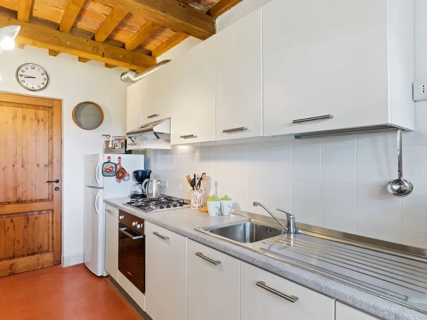 House on the Property Next to an Ancient Villa With a View of the Hills and Pool