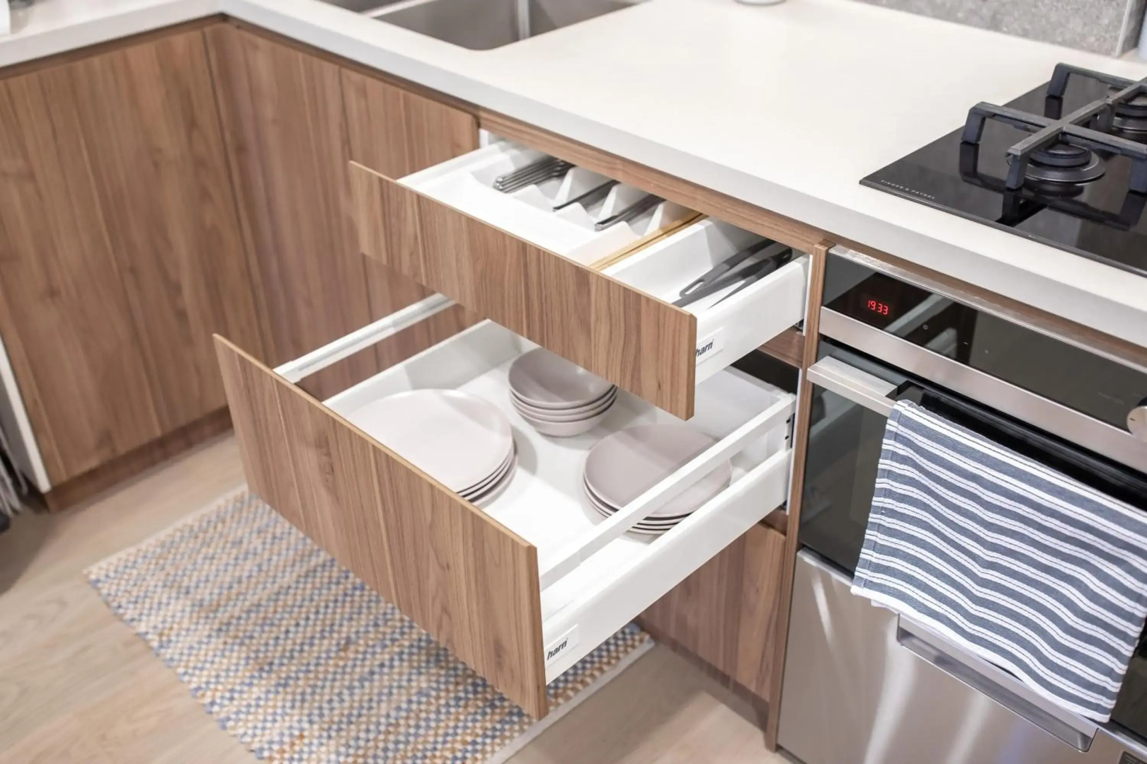 The Hamptons - Lux 2 Bed 2 Bath, Pool - Central Location