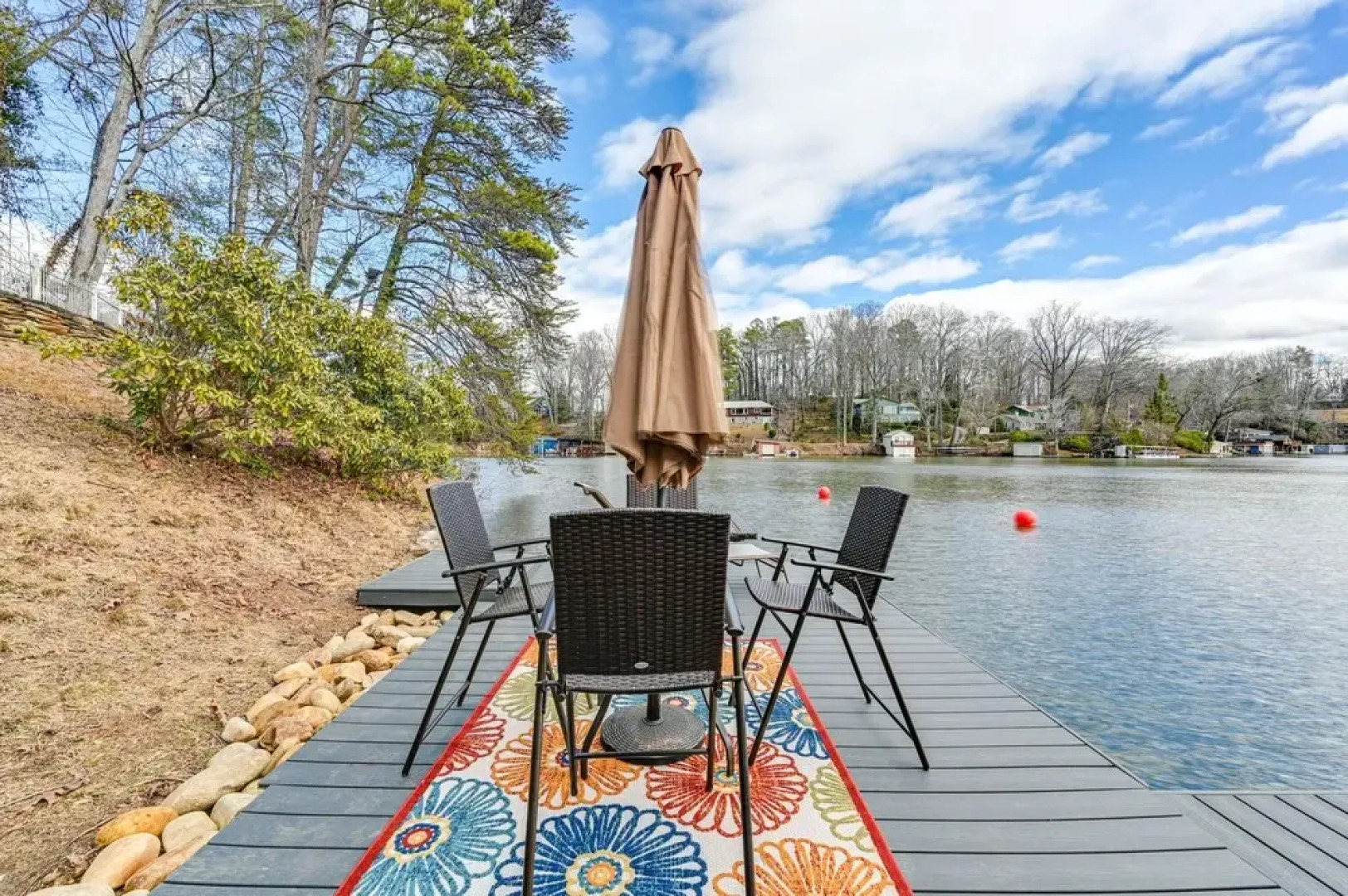 Lakefront Landrum Home w/ Deck, Fire Pit & Kayaks!