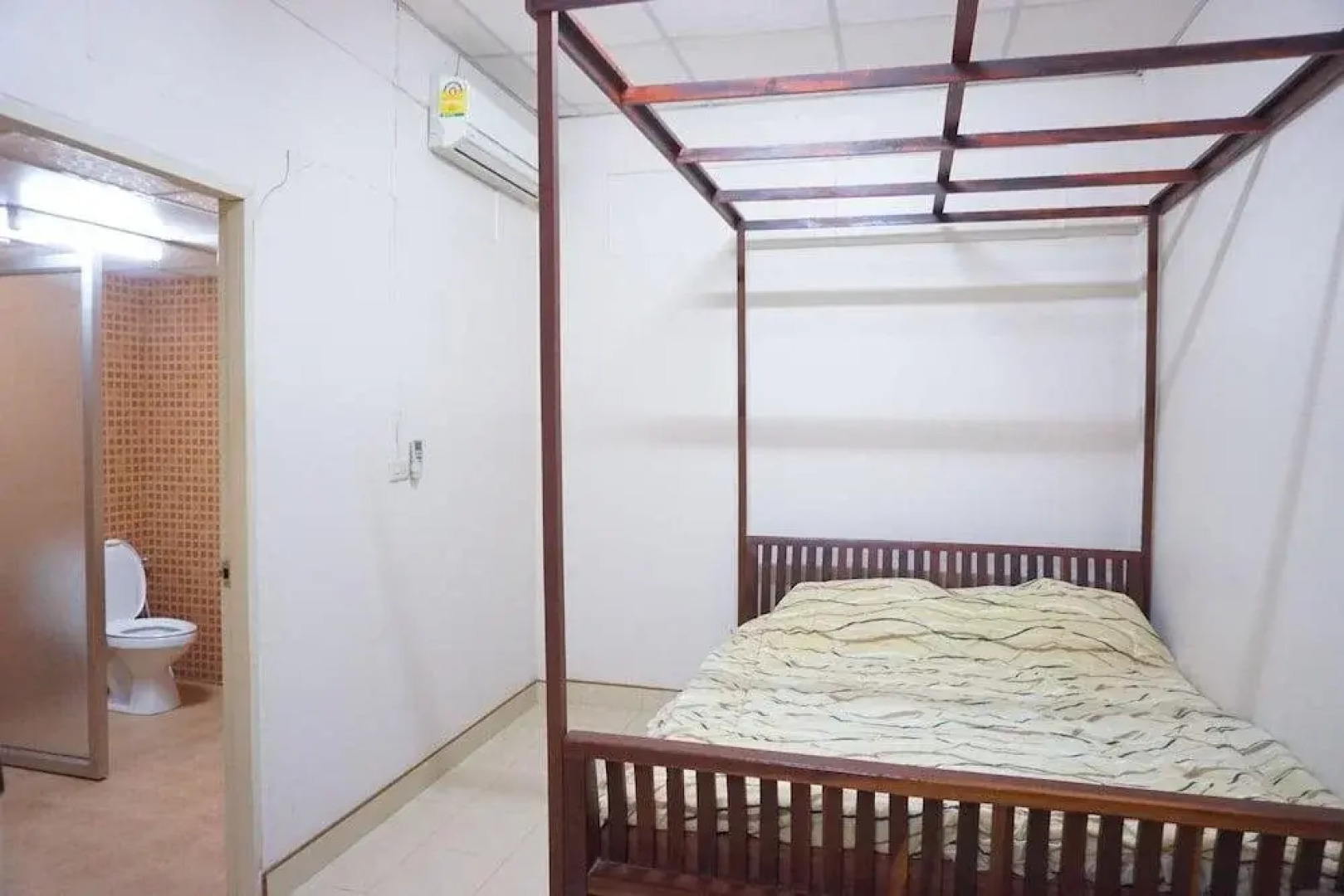 Na Thammachart Hotel