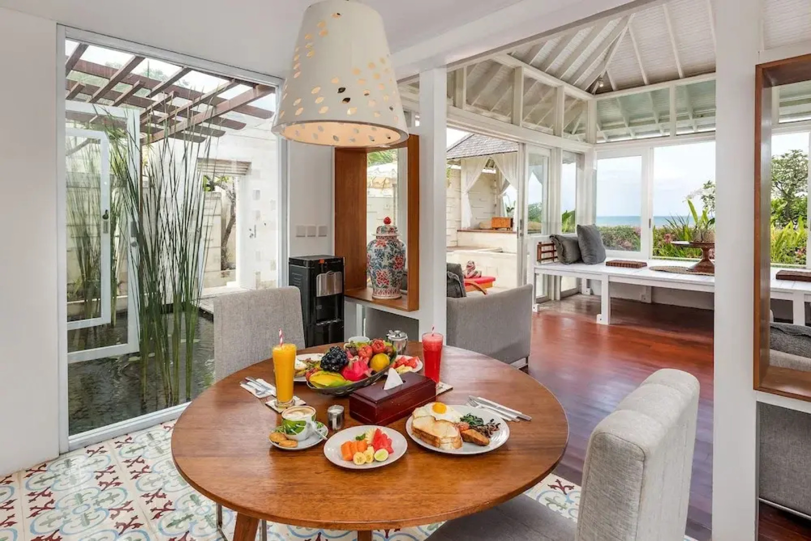 Exquisite Oceanfront 1 Br Villa in Seminyak