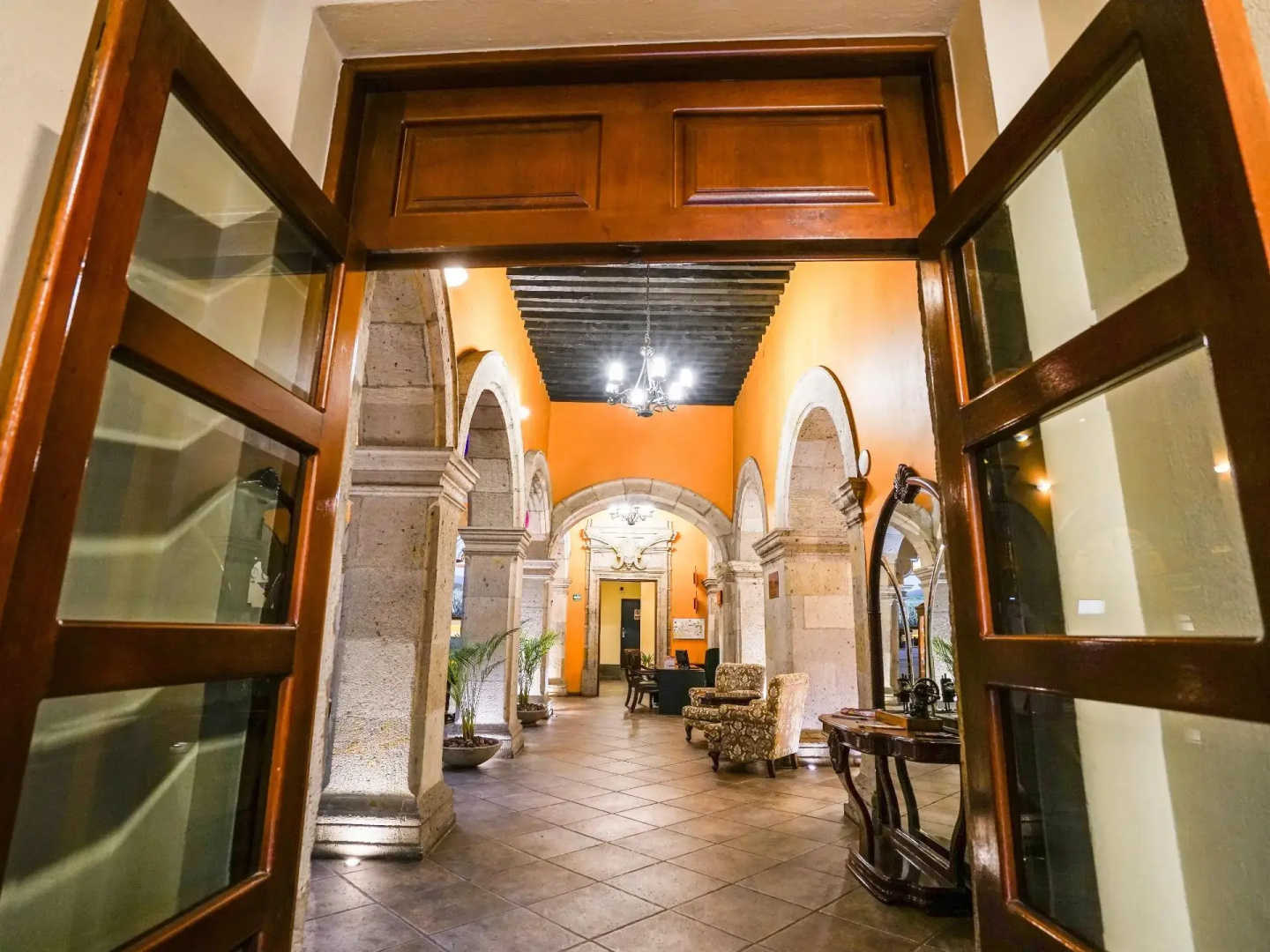 Hotel Morales Historical & Colonial Downtown Core