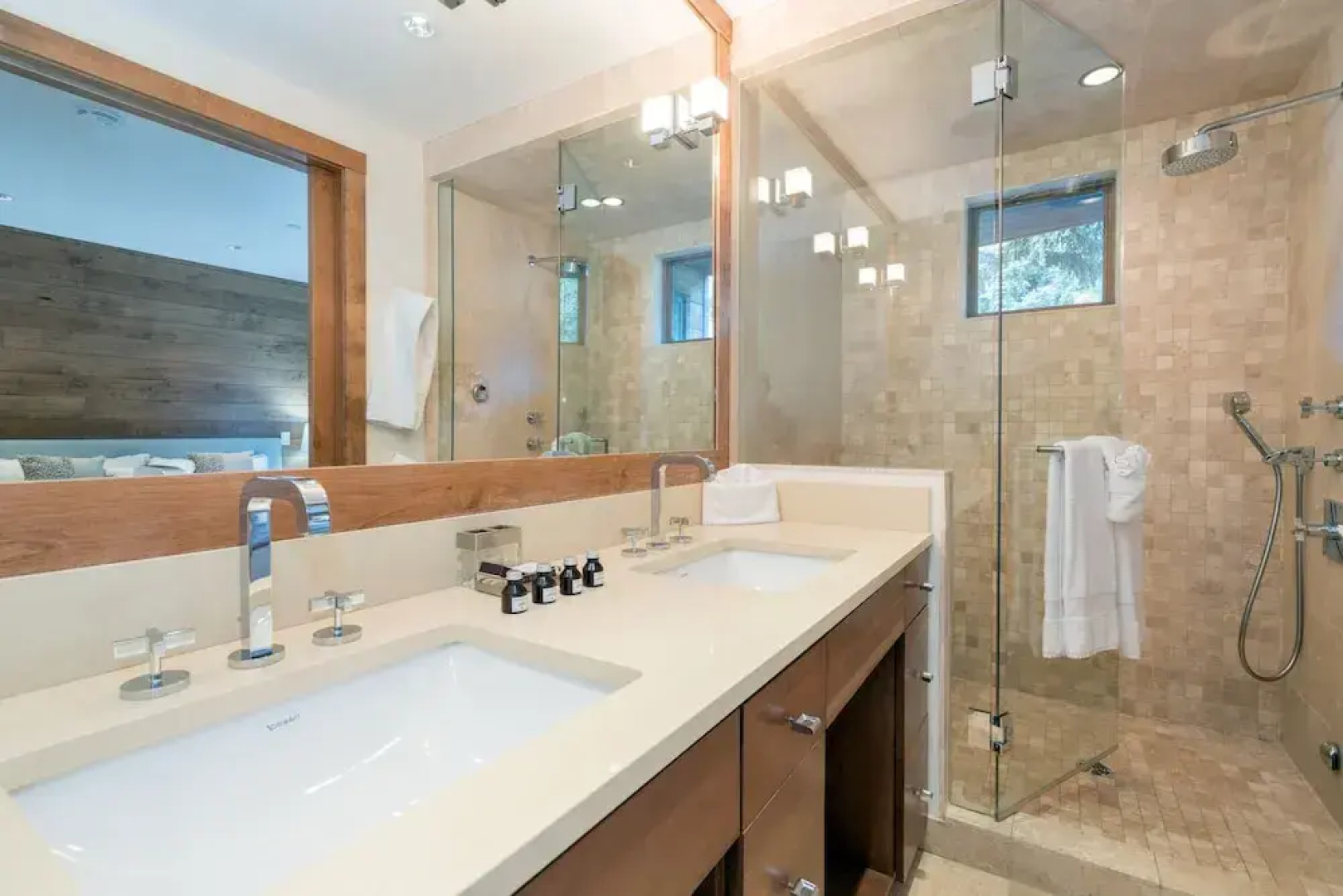 Meribel Penthouse - Luxury Condominium with Penthouse Views, Heart of Downtown Telluride, Hot Tub