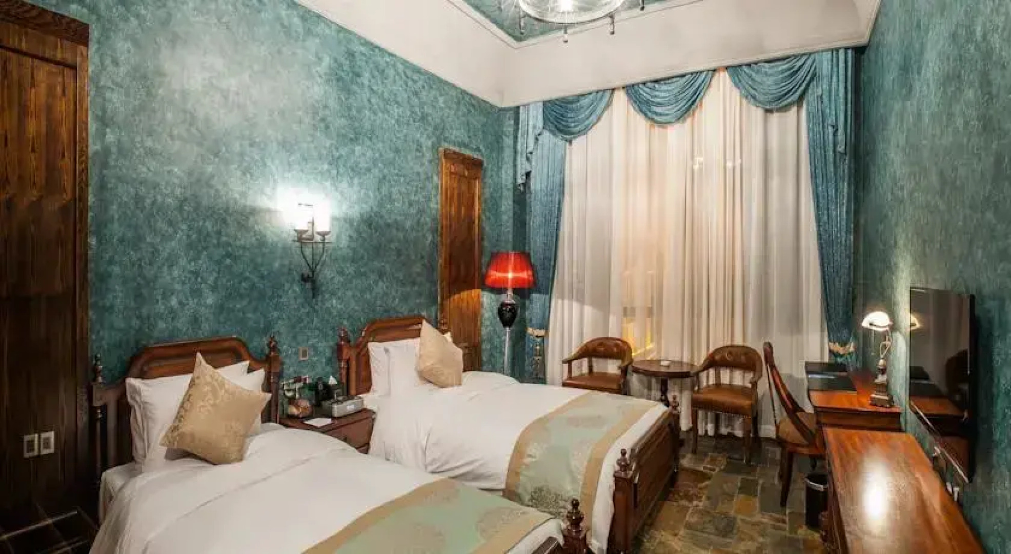 Dynasty Wunvshan Ice Chateau