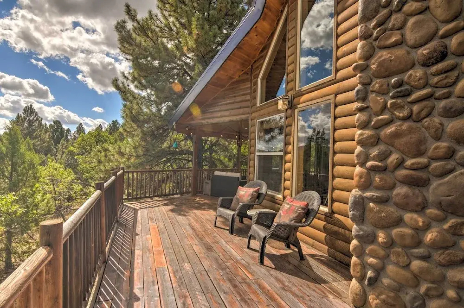 Gorgeous Alton Cabin w/ Deck + Mountain Views