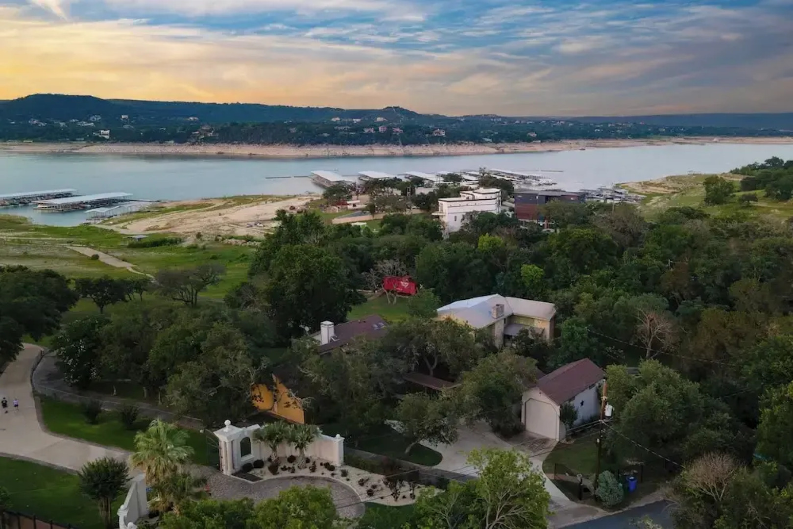 Travis by Avantstay Waterfront Lake Retreat