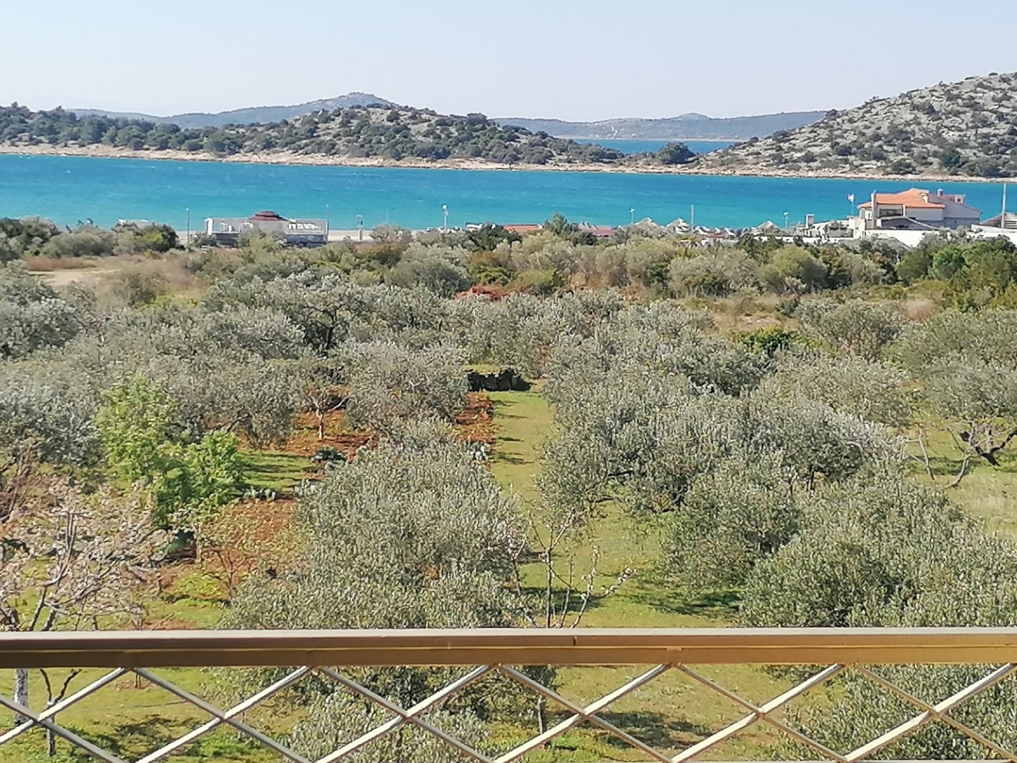 Apartment Damir - on the sea side : A3 Tribunj, Riviera Sibenik