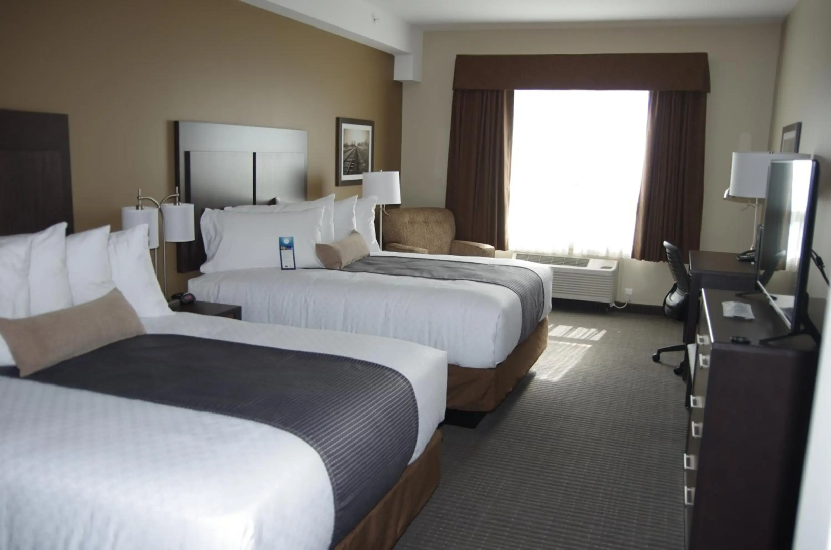 Best Western Plus Lacombe Inn & Suites