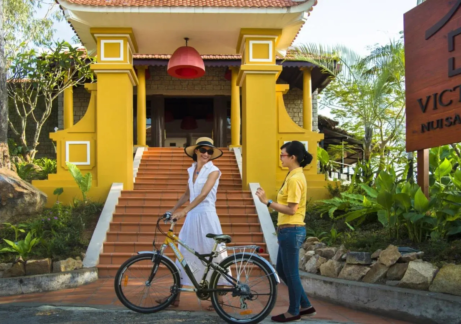 Victoria Nui Sam Lodge