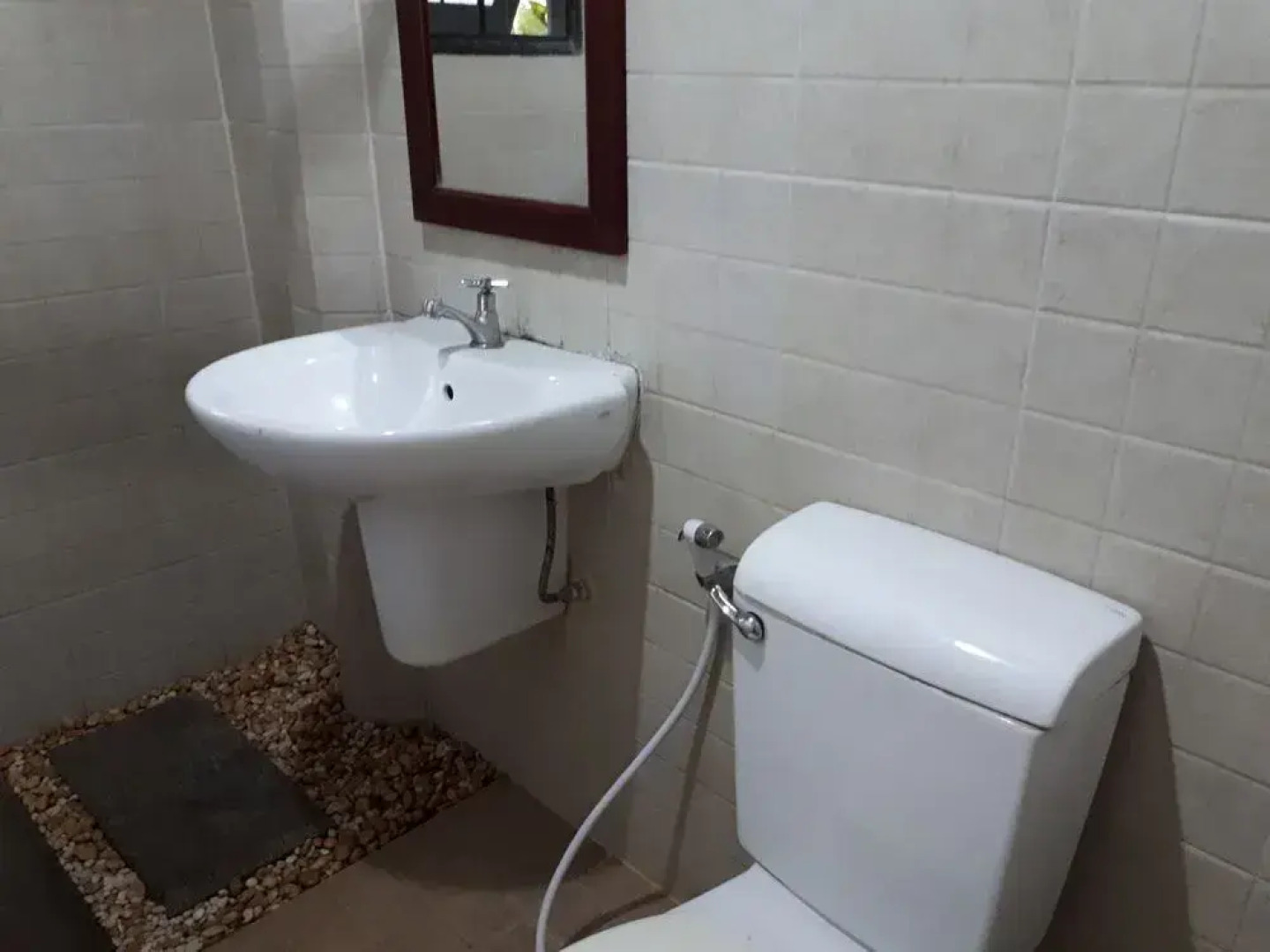 Amporn Riverside Resort