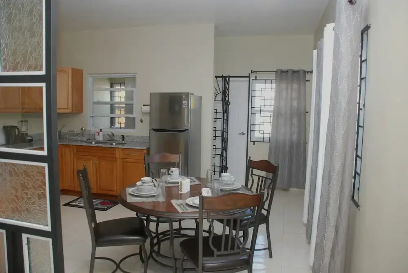 The Discovery Bay Lux Apartment