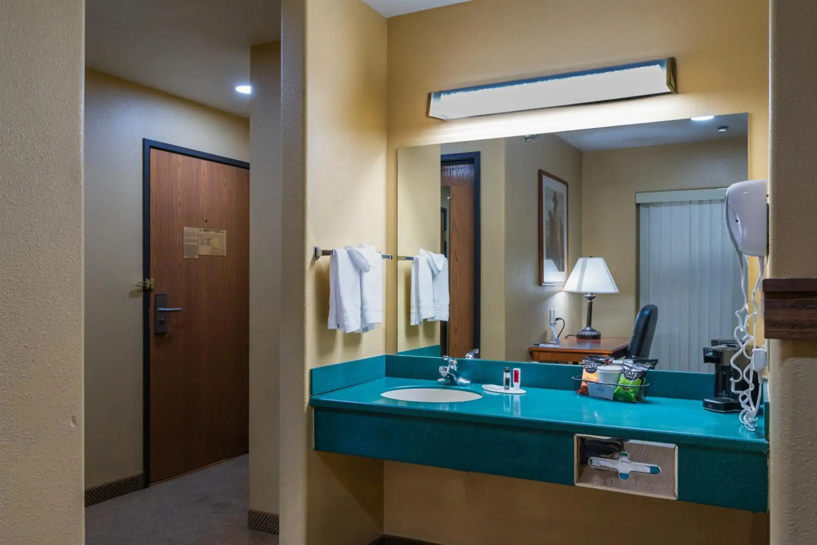 Pinedale Hotel & Suites