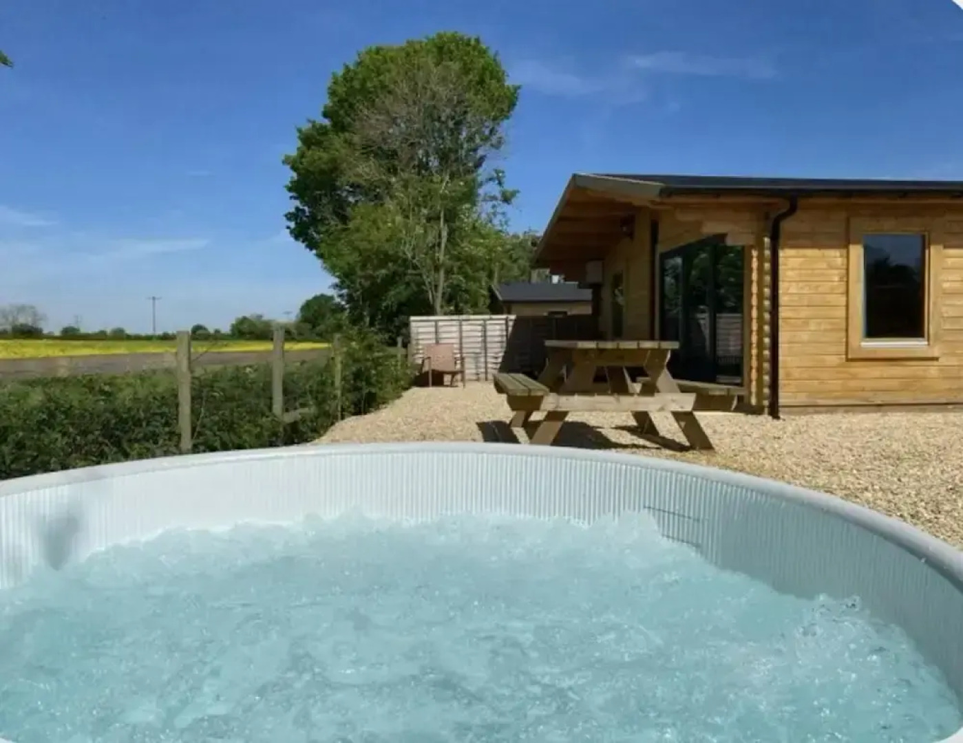 Inviting 2-bedroom Cabin in Ashton Under Hill