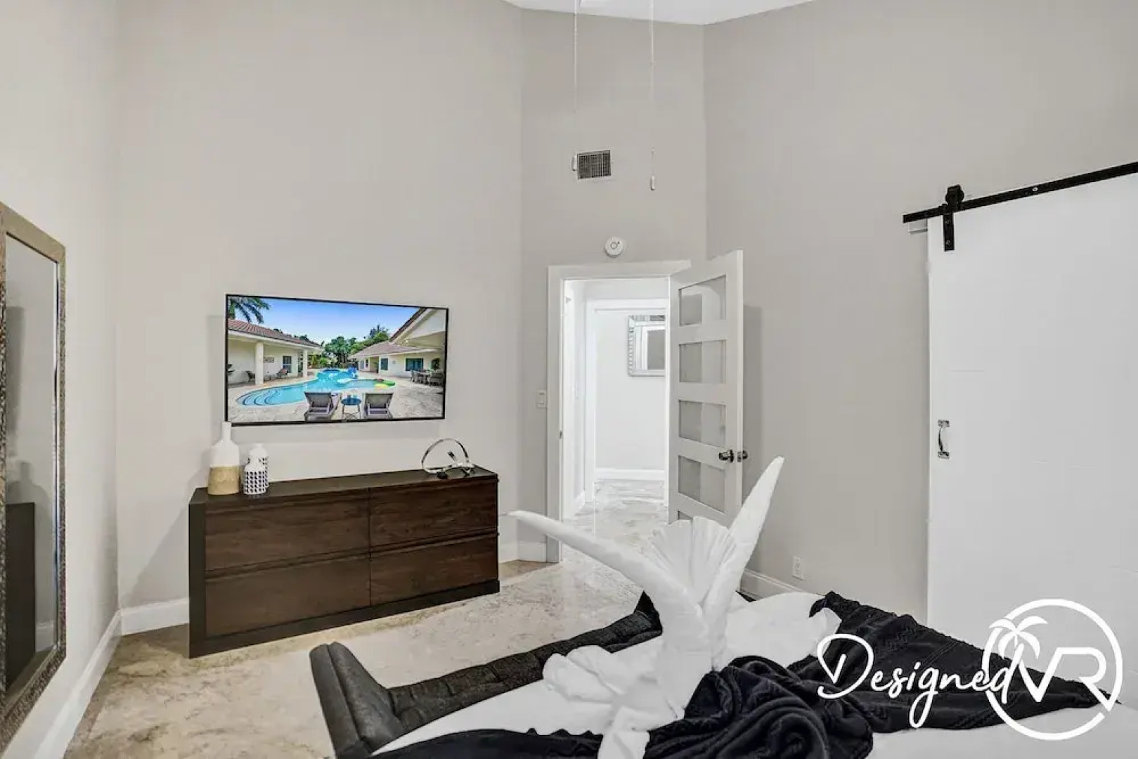 8 Br Villa with Pool & Basketball Court