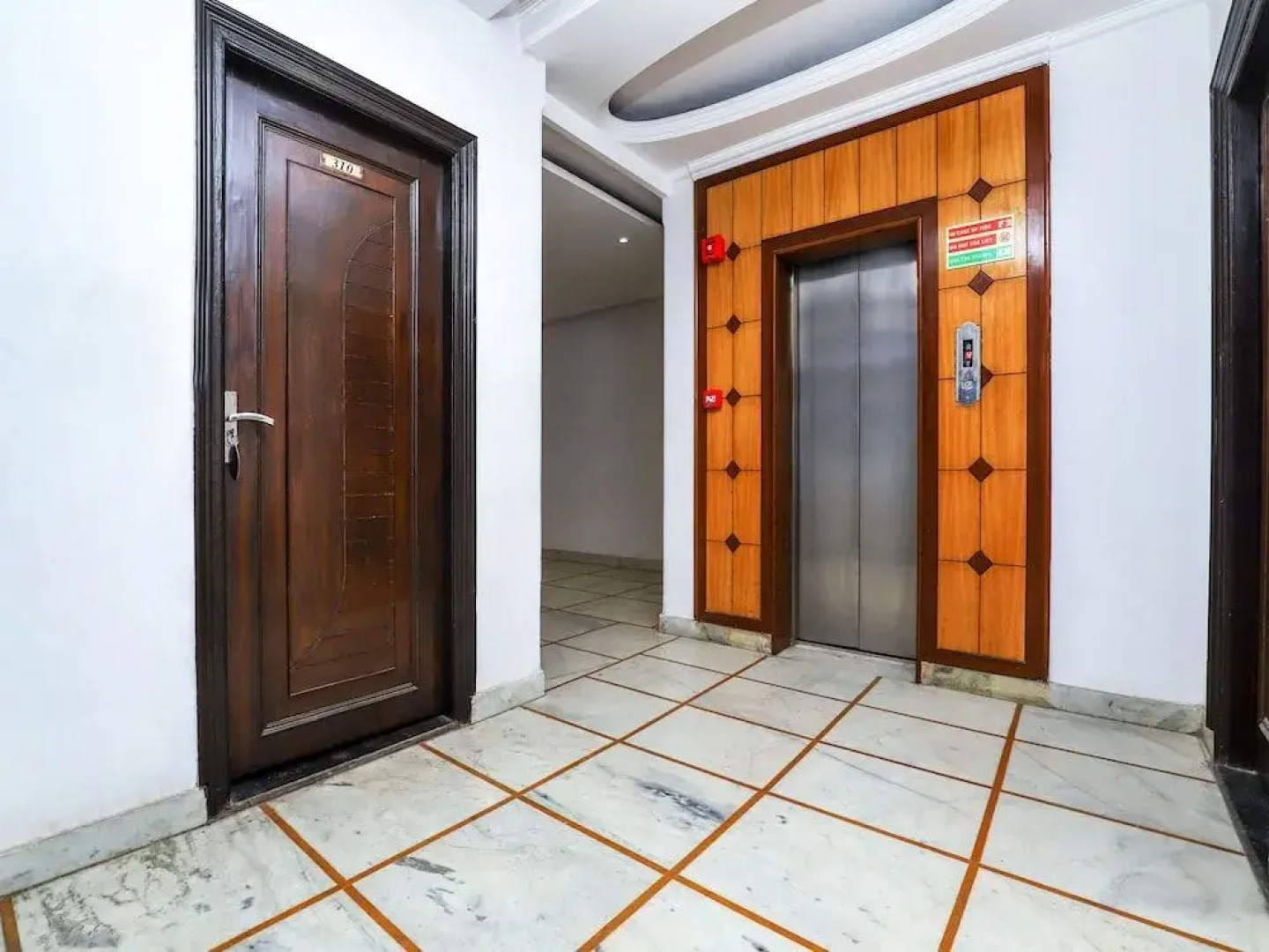 OYO 29389 Delhi Empire