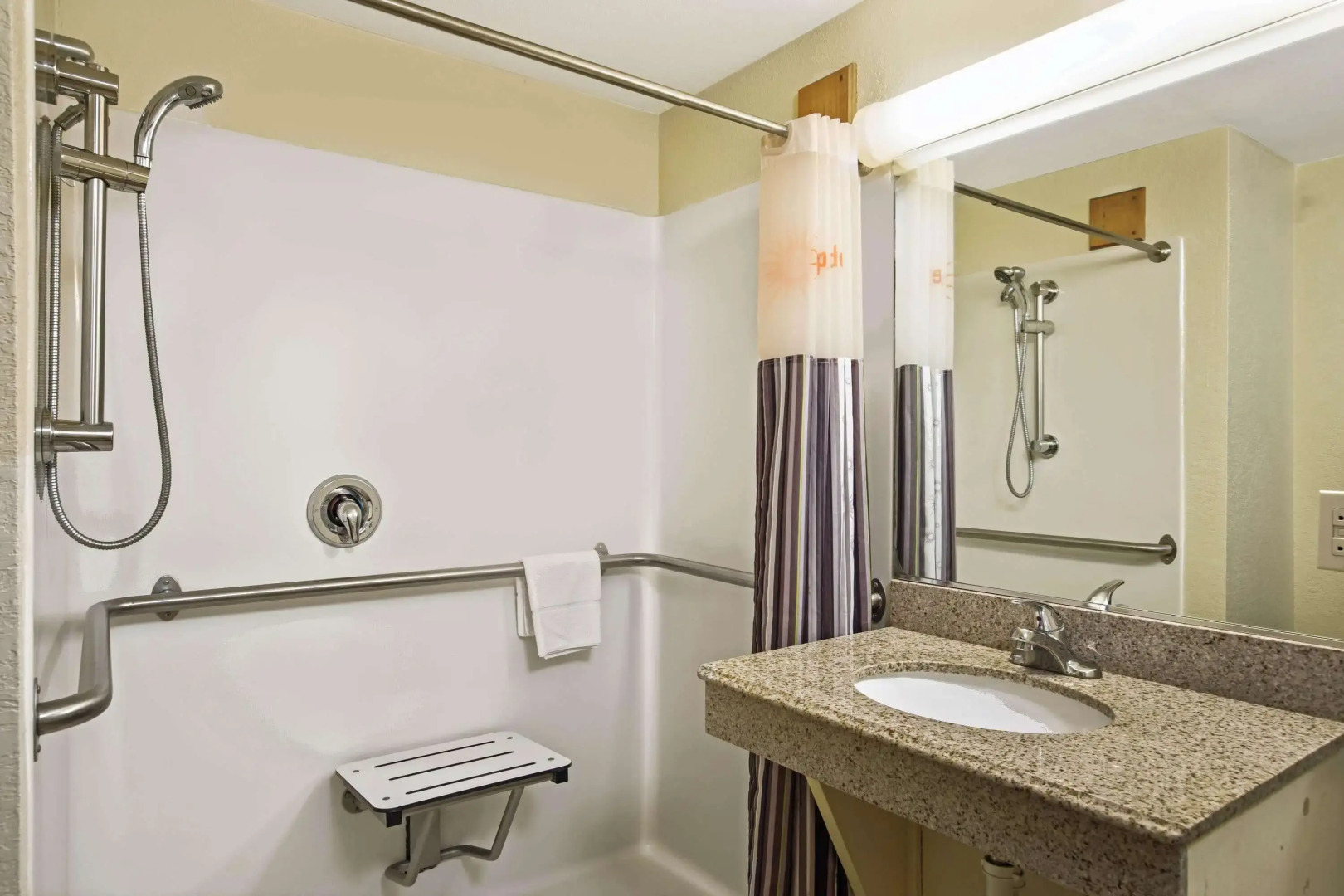 La Quinta Inn & Suites by Wyndham Salina