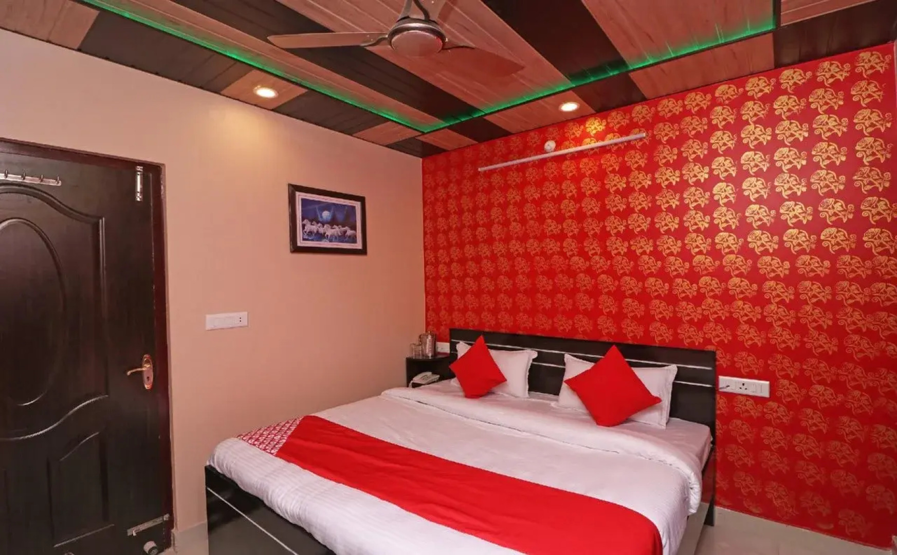 S.J Hotel's by OYO Rooms