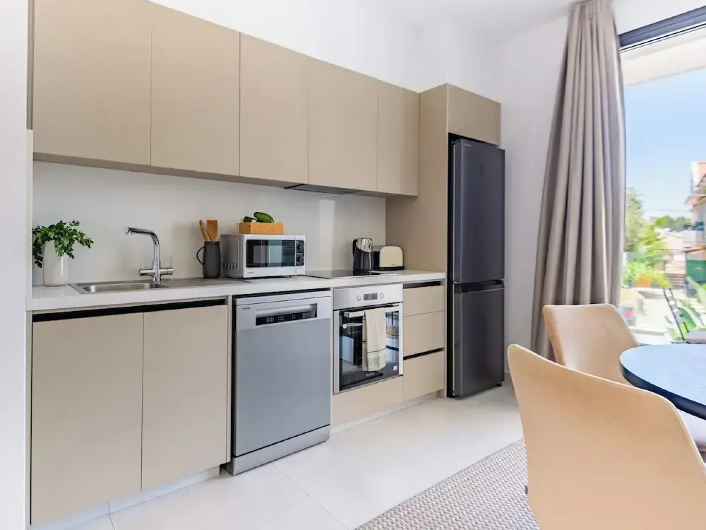 Sanders Only - Enchanting Studio With Balcony