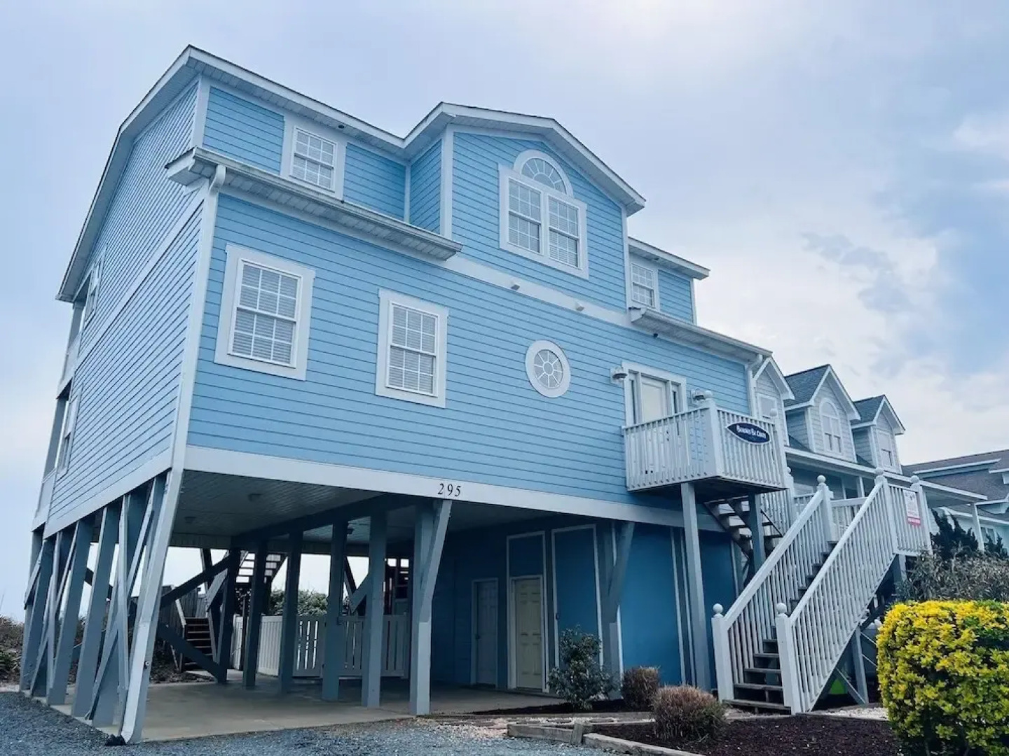 Sunny Times 4 Bedroom Home by RedAwning