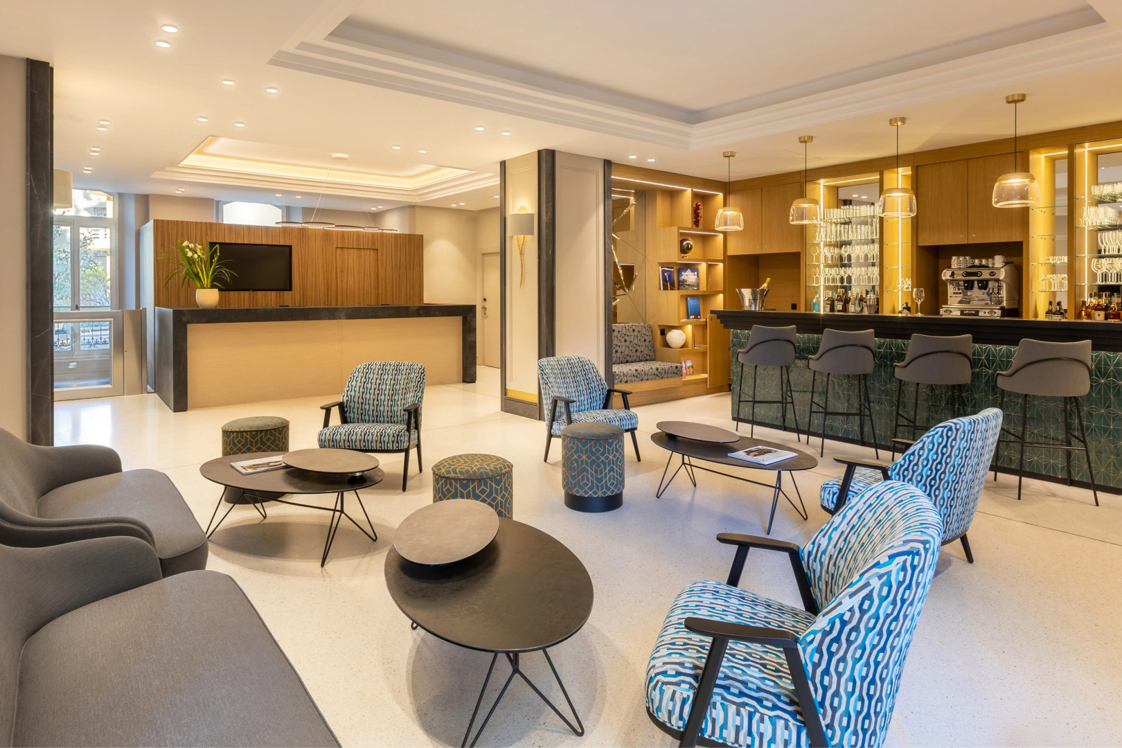 Отель Apollinaire Nice