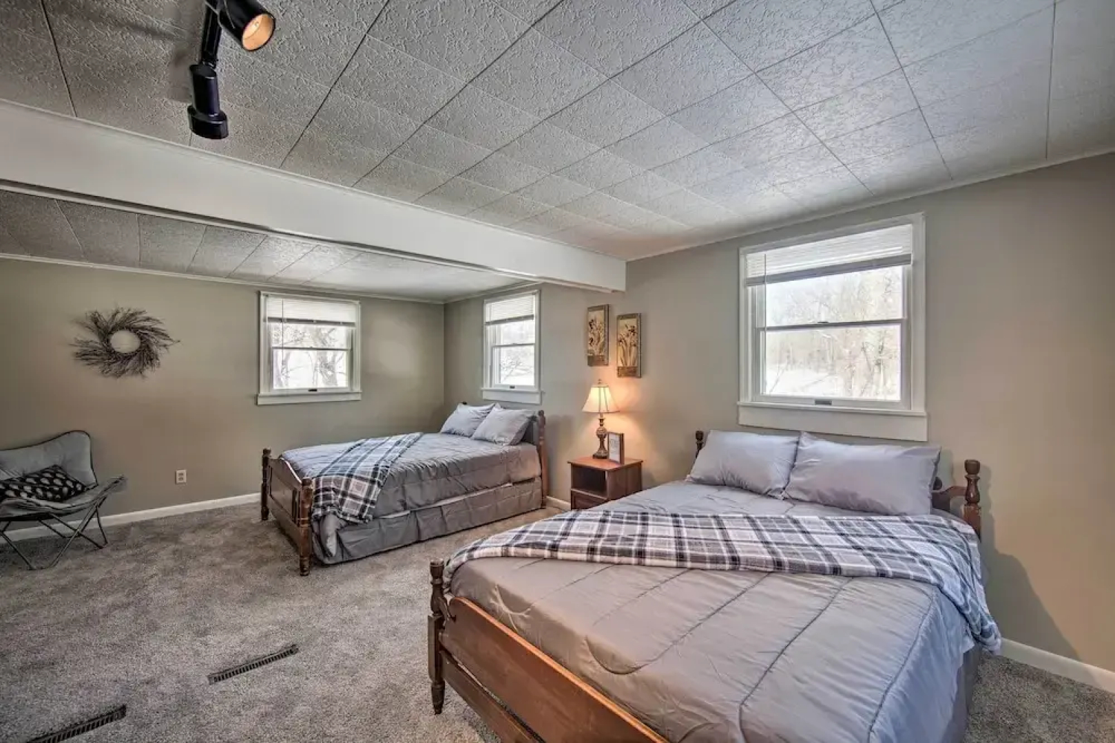 Idyllic Manor Farm Cottage: 3 Mi to Chambers Lake!