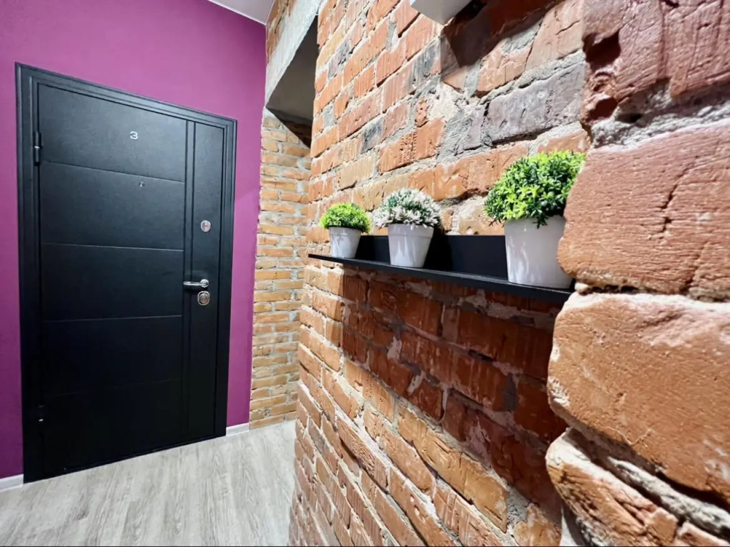 Диван и чемодан на магистрали Вокзальной