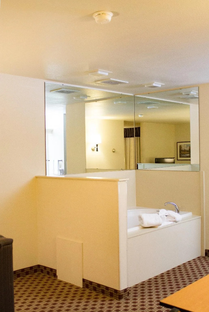 Crystal Inn Hotel & Suites Great Falls