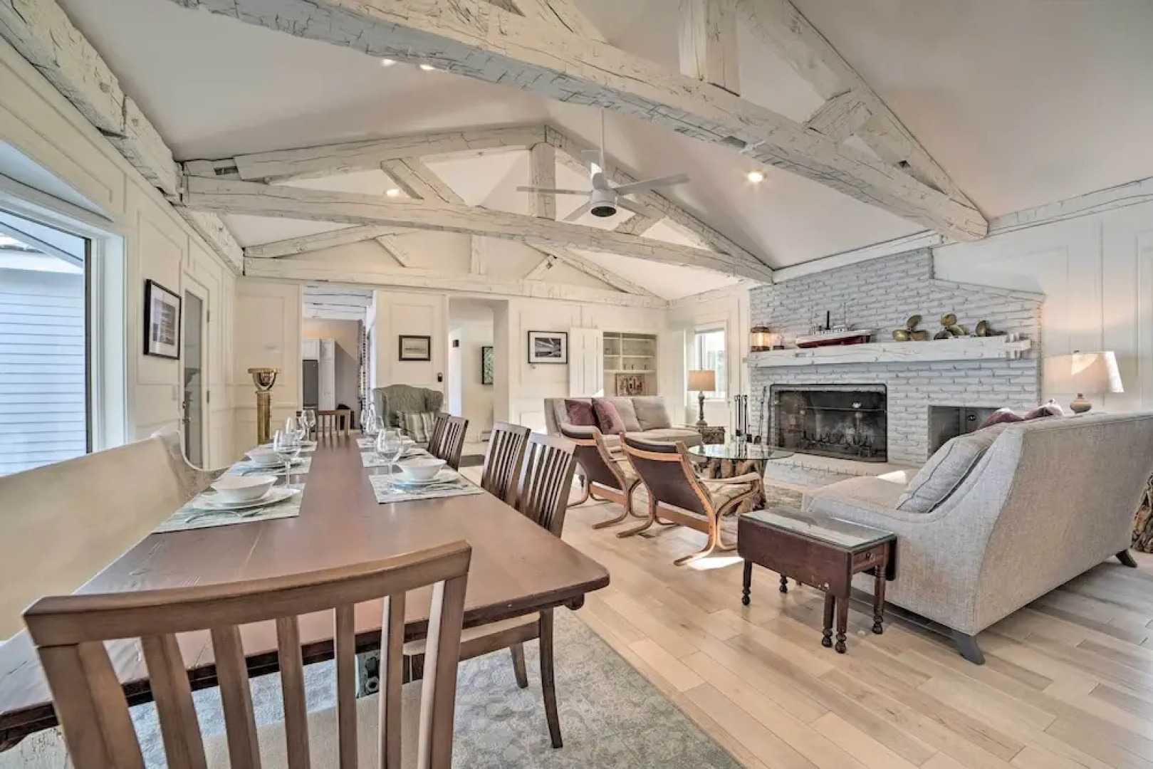 2 Living Areas, Tennis! Waterfront Suttons Bay Gem