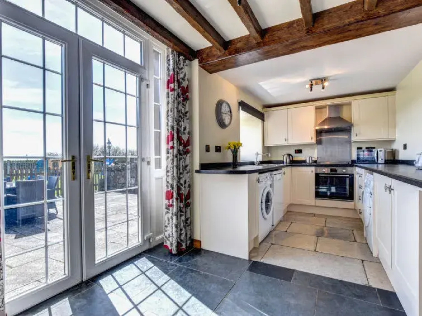 Holiday Home Sgubor y Rhyd