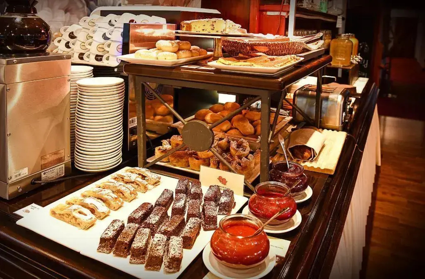 Admiral Hotel Villa Erme