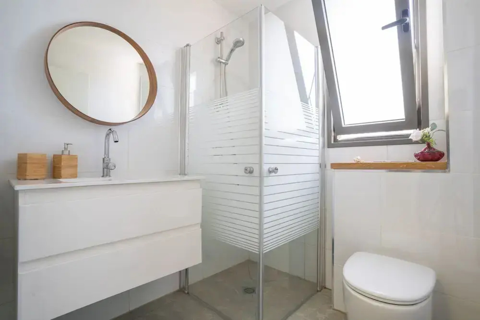 Alloro First Line To The Beach