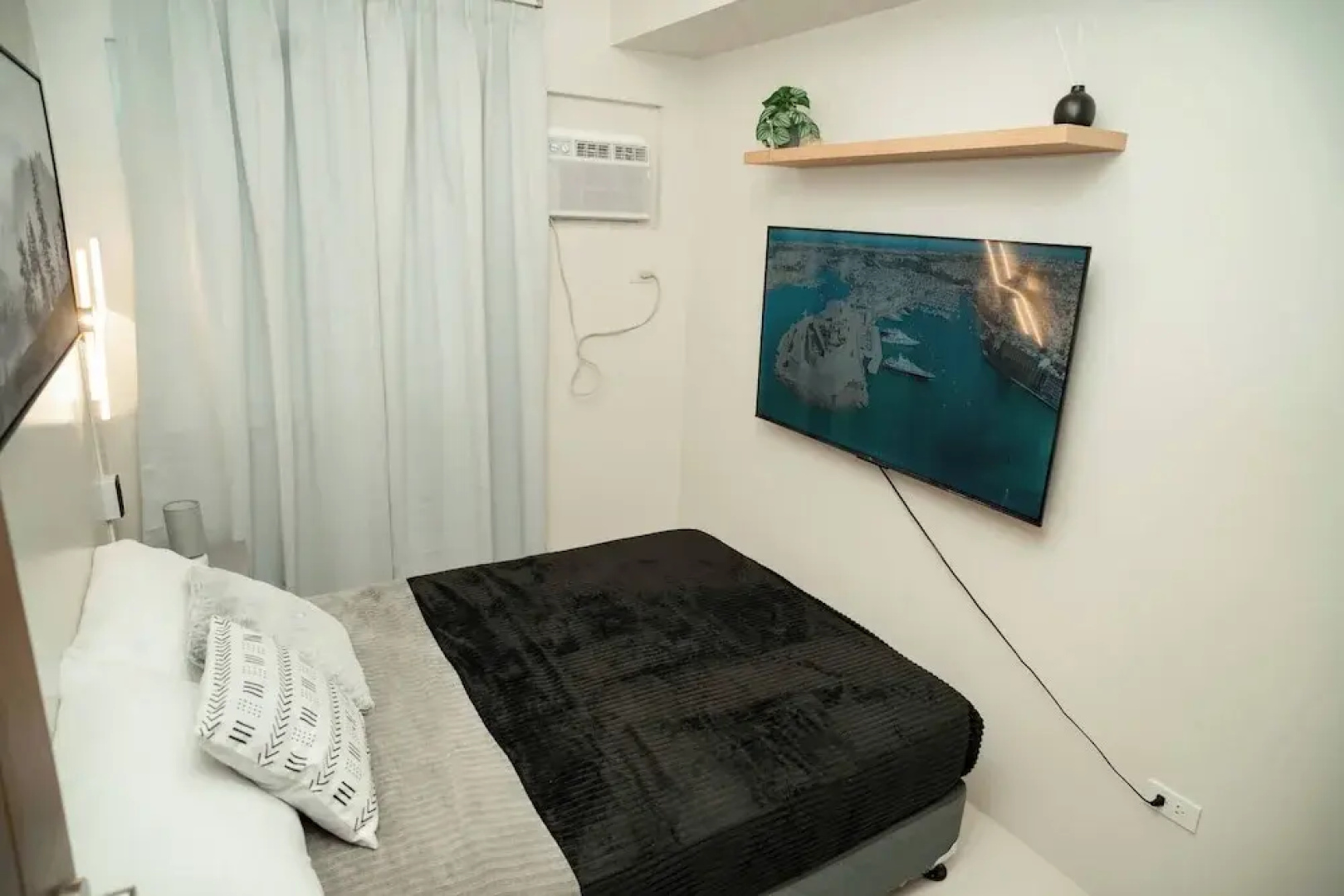 2-bedroom Elegant Condo With Sunrise & Mountain View