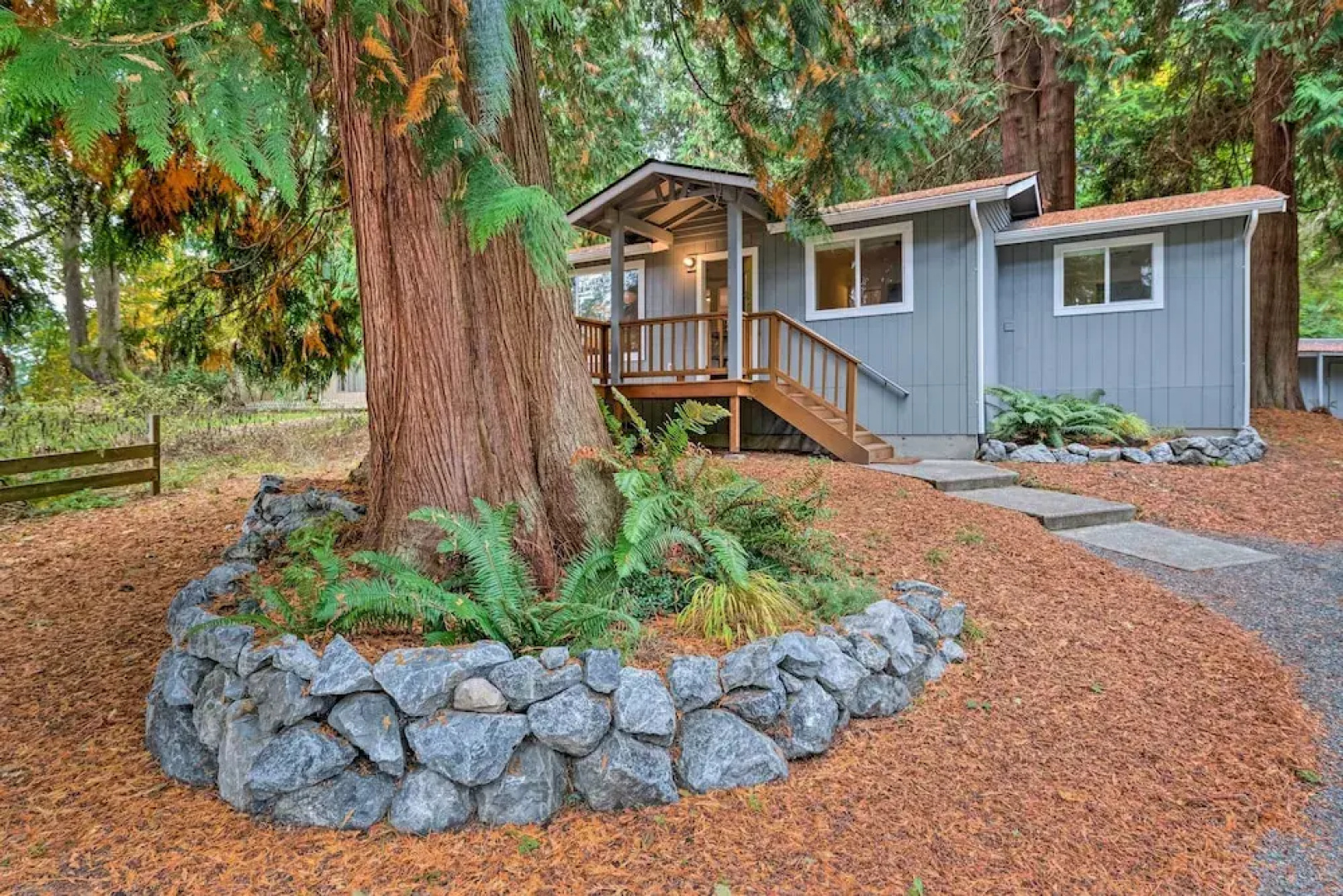 House w/ Deck on Whidbey Island, 1 Mi From Shore!