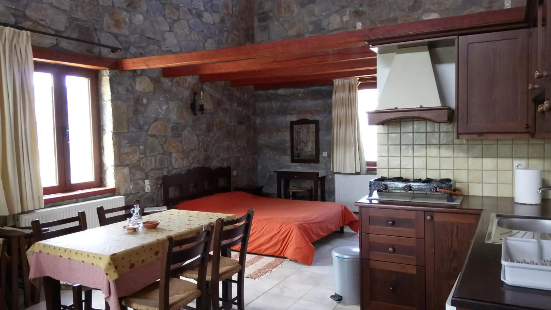 Arodamos Guesthouse