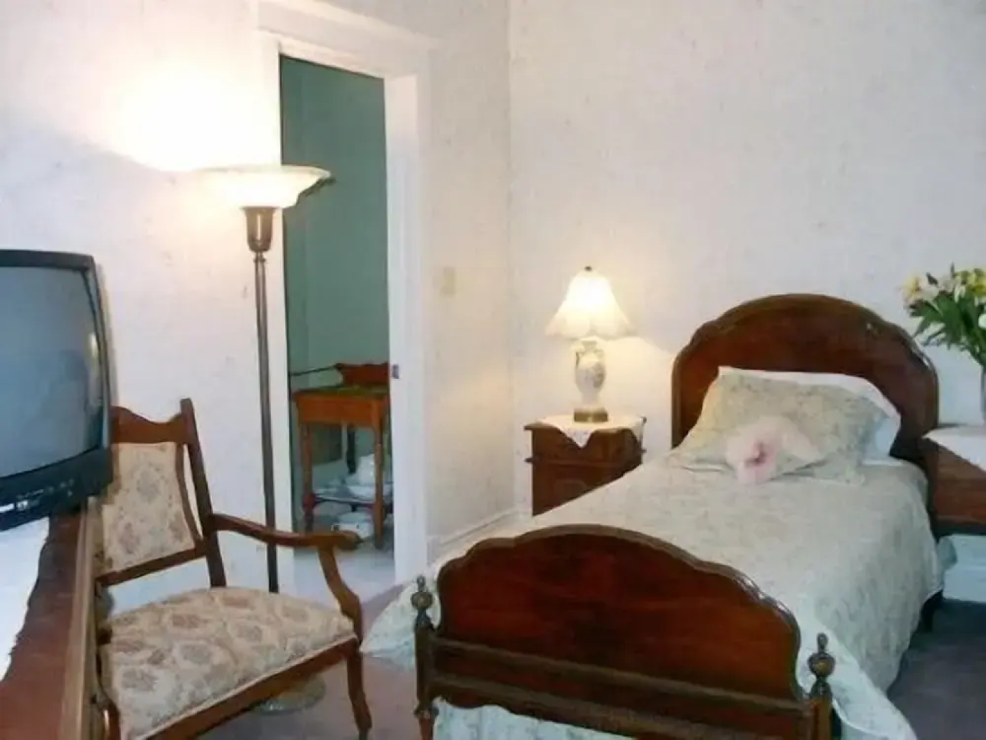 Antique Slumber Old Town Bed & Breakfast