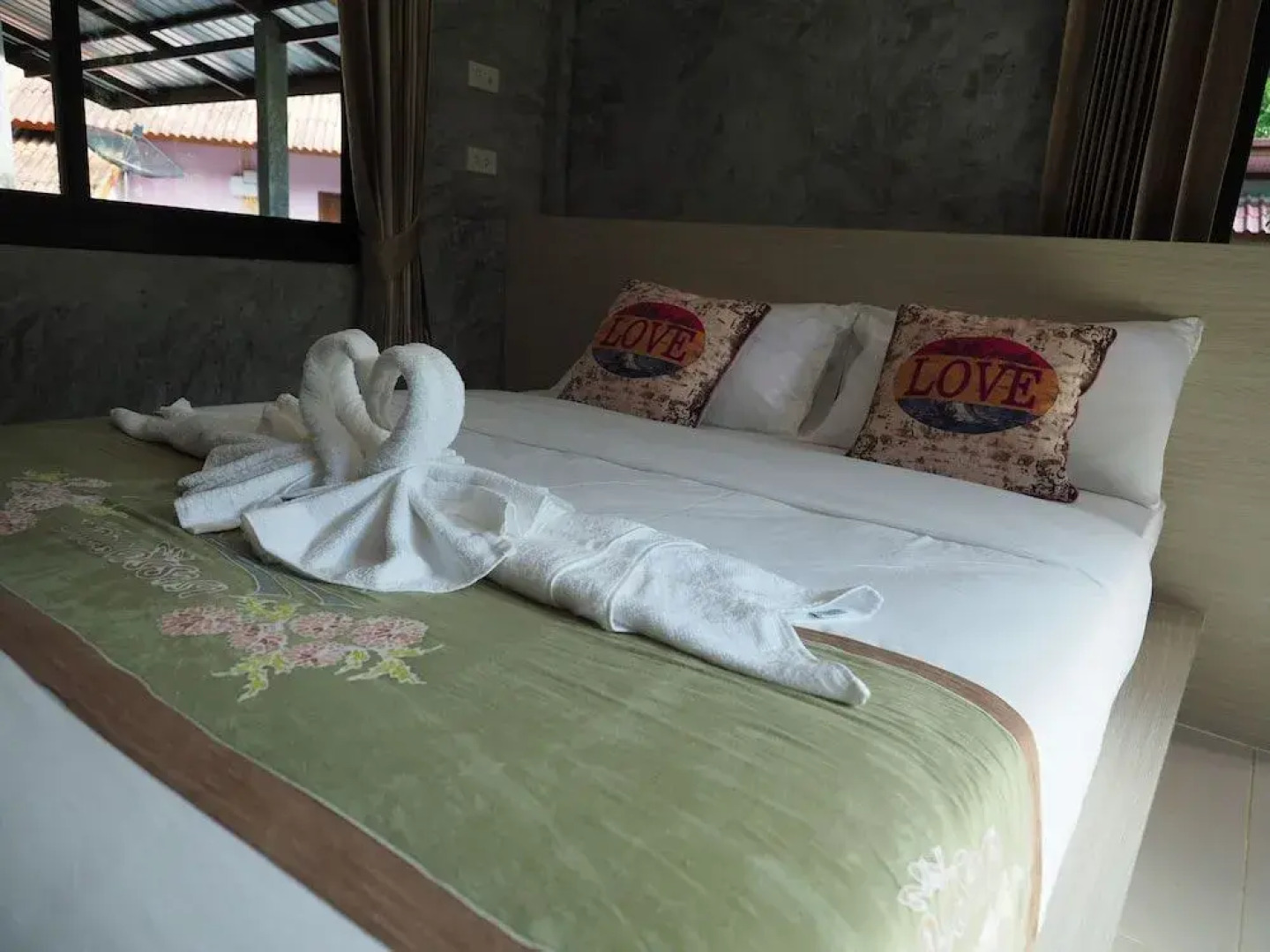 Baan Keree Thara Khiri Wong