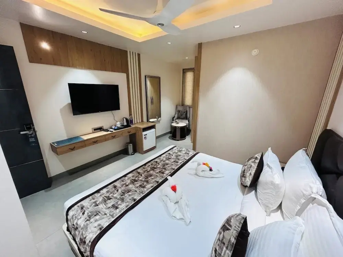 Hotel Meena Aurum Inn