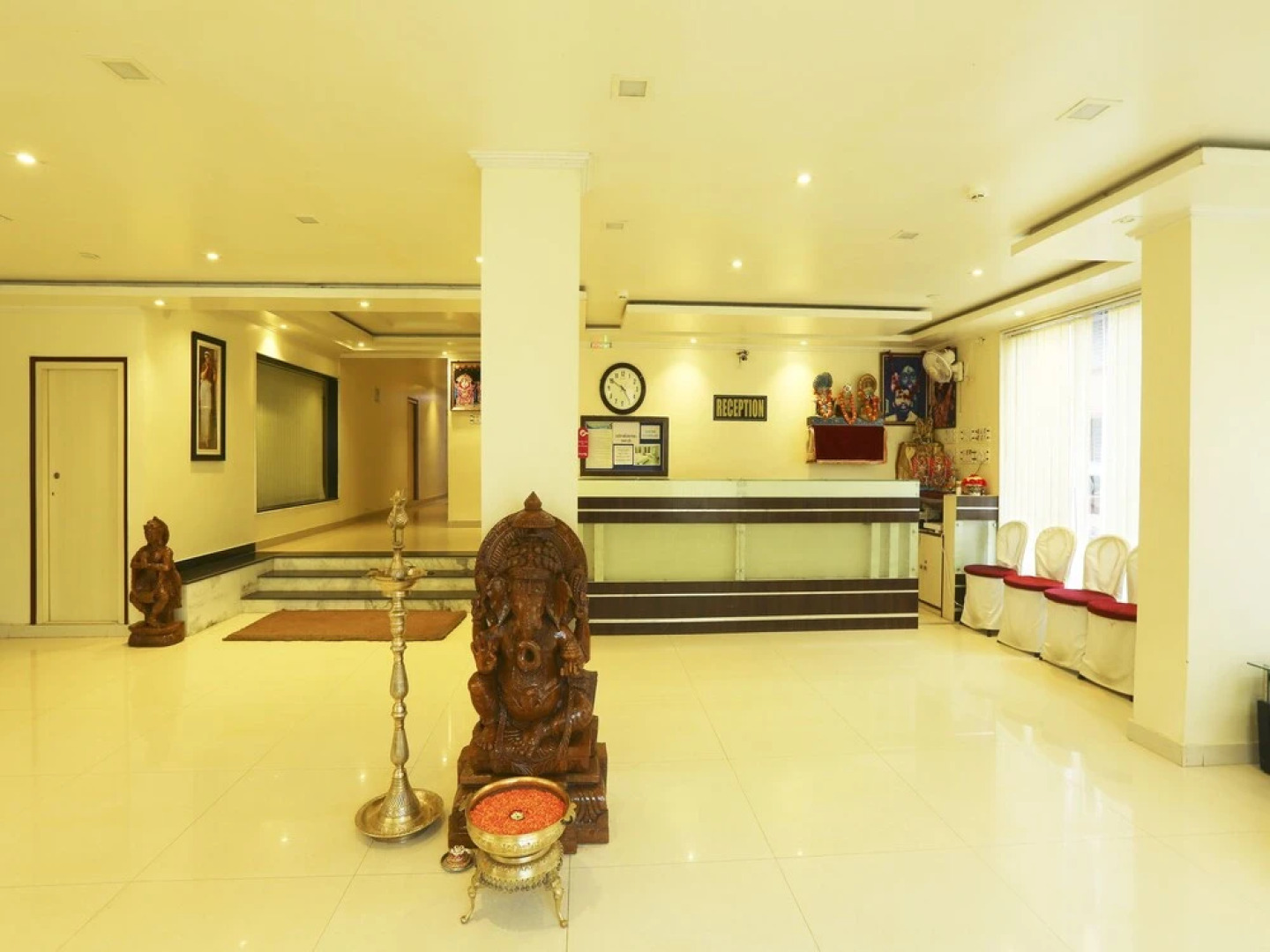 OYO 10565 Hotel Mira International